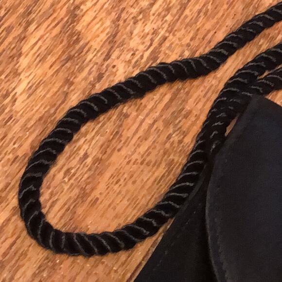 La Regale Black Quilted Envelope Clutch Purse - Picture 3 of 8